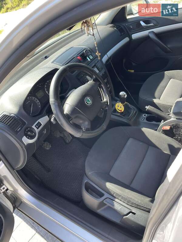 Универсал Skoda Octavia 2008 в Новояворовске