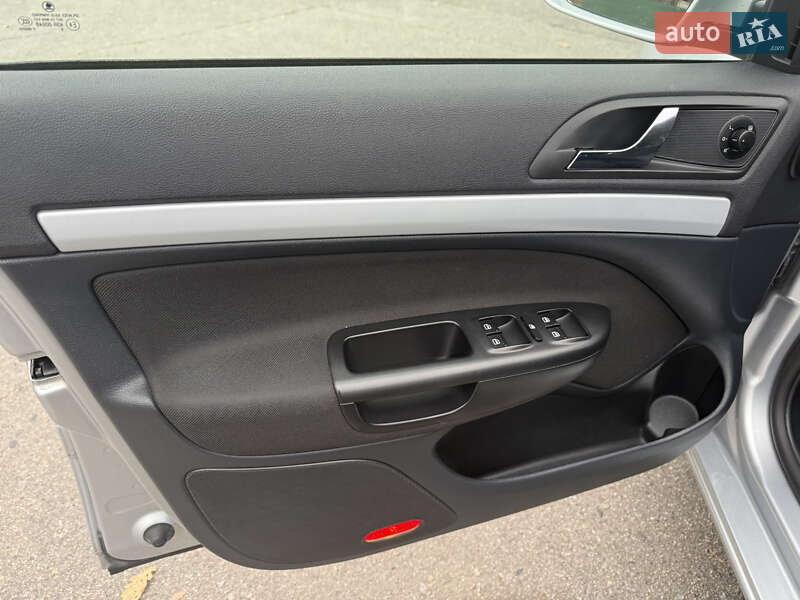 Универсал Skoda Octavia 2010 в Комсомольском фото 10 Универсал Skoda Octavia 2010 в Комсомольском