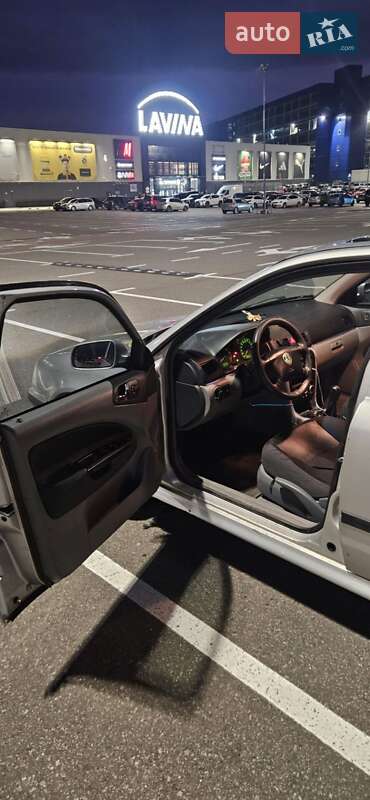 Лифтбек Skoda Octavia 1999 в Киеве