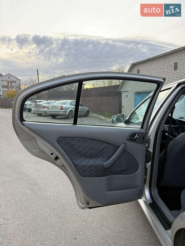 Лифтбек Skoda Octavia 1998 в Чернигове