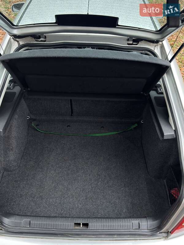 Лифтбек Skoda Octavia 2002 в Онуфриевке