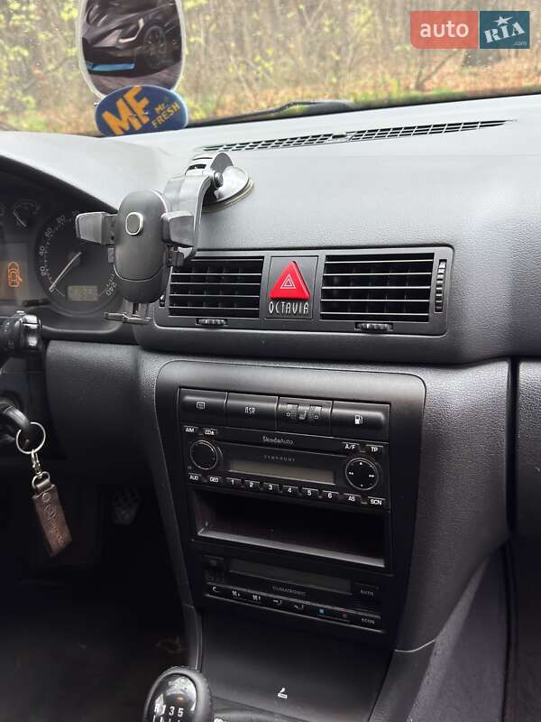 Лифтбек Skoda Octavia 2002 в Онуфриевке