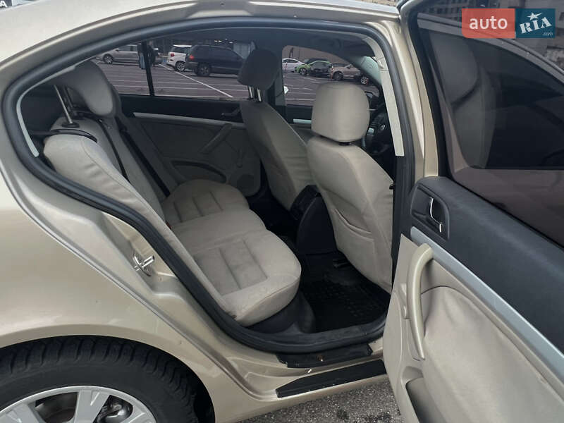 Лифтбек Skoda Octavia 2004 в Киеве