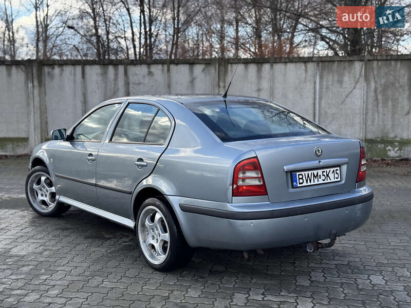 Лифтбек Skoda Octavia 2004 в Сарнах