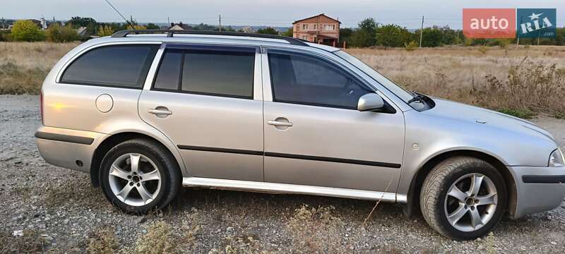 Універсал Skoda Octavia 2001 в Дніпрі