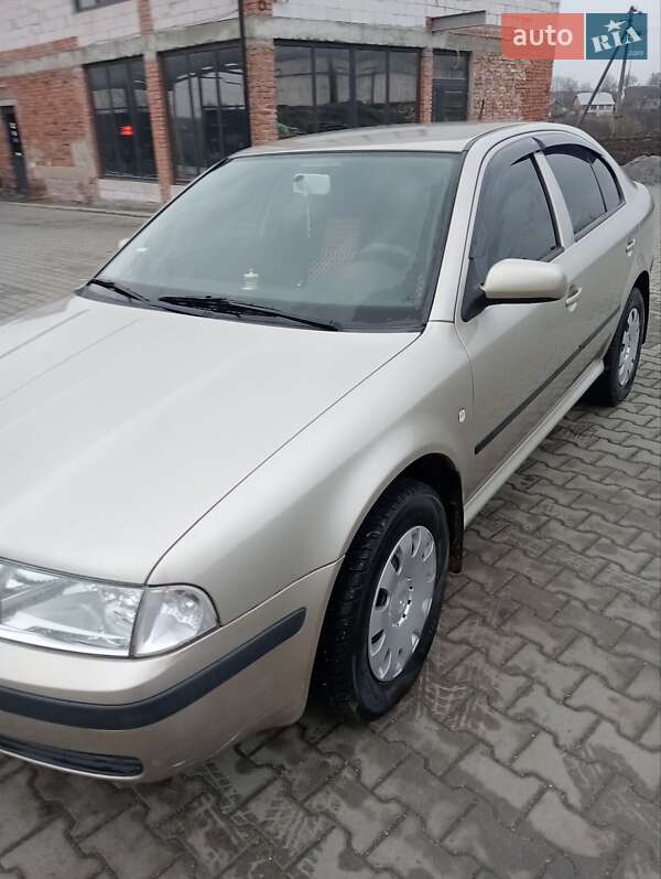 Лифтбек Skoda Octavia 2004 в Гусятине