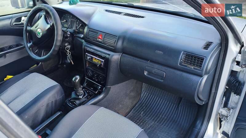 Лифтбек Skoda Octavia 2006 в Изяславе