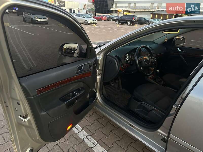 Лифтбек Skoda Octavia 2009 в Житомире