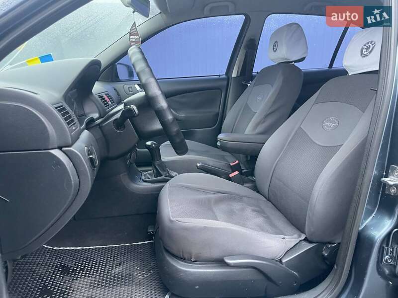 Лифтбек Skoda Octavia 2004 в Киеве