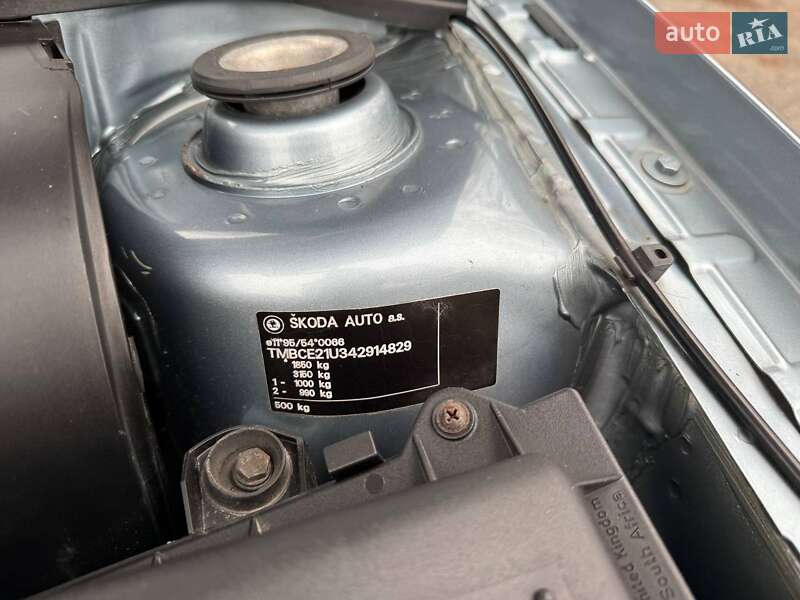 Лифтбек Skoda Octavia 2004 в Кропивницком