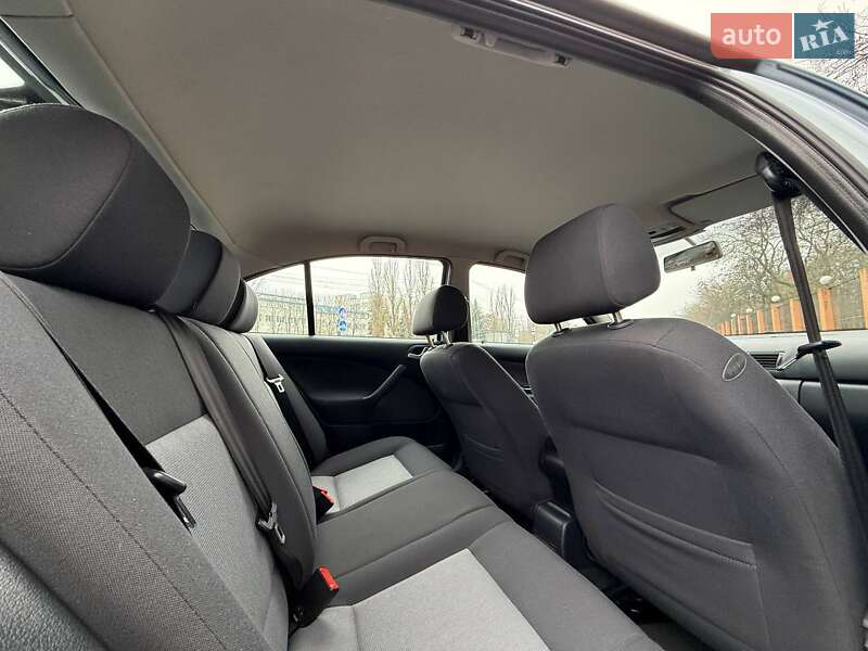 Лифтбек Skoda Octavia 2004 в Кропивницком