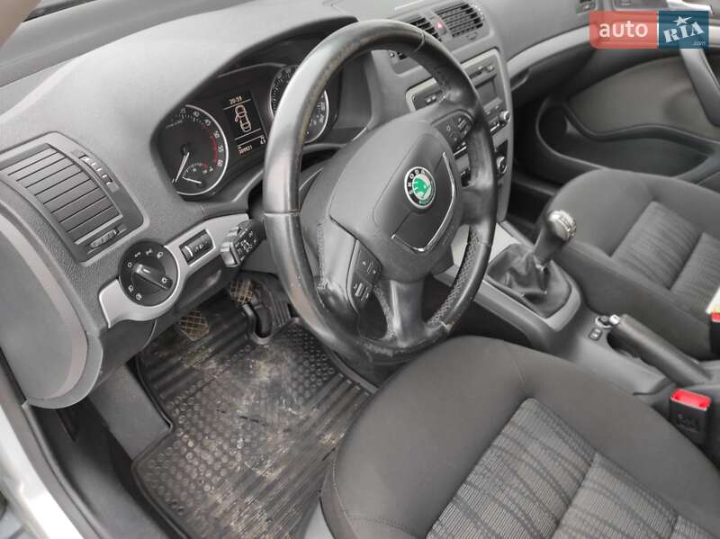 Универсал Skoda Octavia 2010 в Сарнах