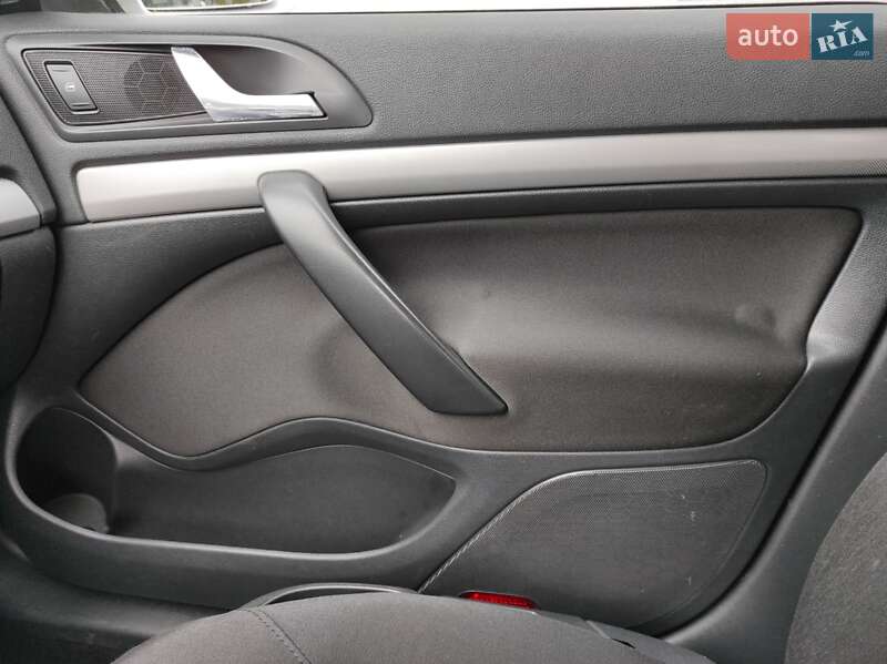 Универсал Skoda Octavia 2010 в Сарнах