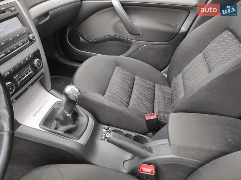 Универсал Skoda Octavia 2010 в Сарнах