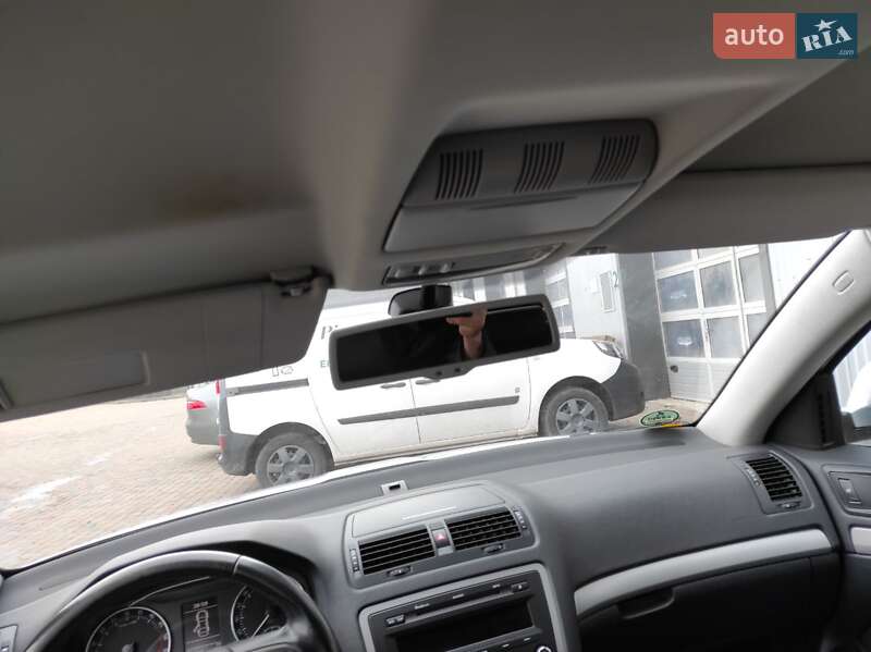 Универсал Skoda Octavia 2010 в Сарнах