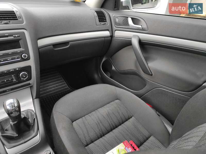 Универсал Skoda Octavia 2010 в Сарнах