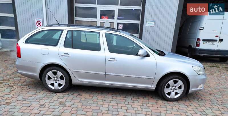 Универсал Skoda Octavia 2010 в Сарнах