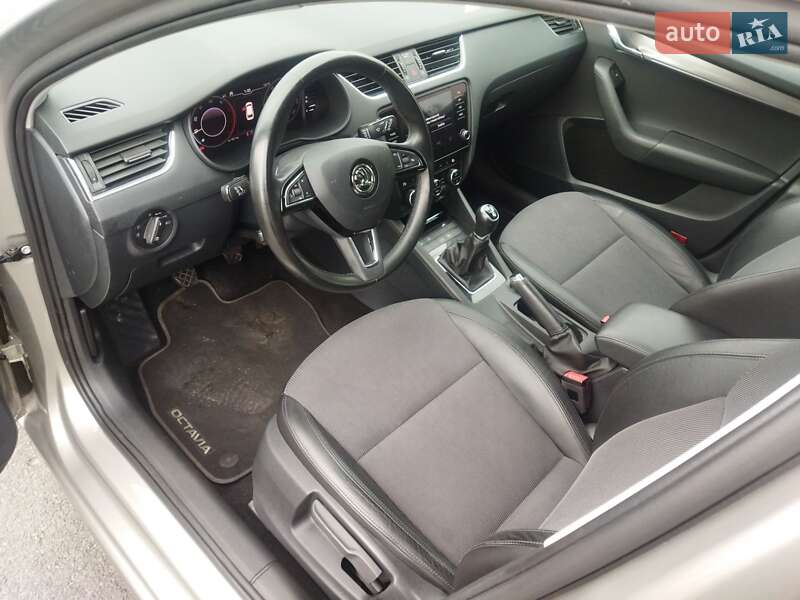 Универсал Skoda Octavia 2019 в Звягеле