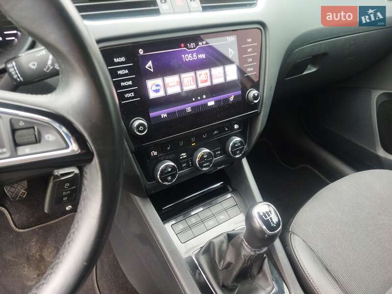 Универсал Skoda Octavia 2019 в Звягеле