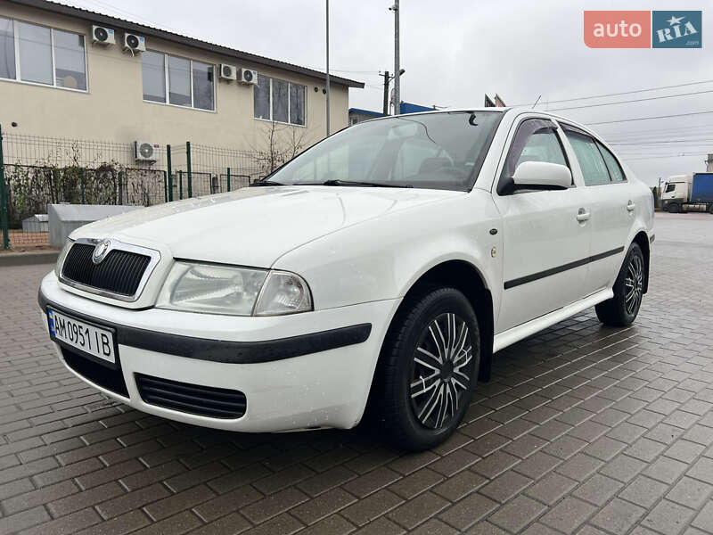 Лифтбек Skoda Octavia 2002 в Житомире