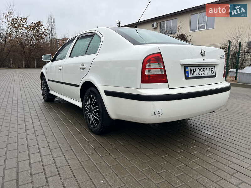 Лифтбек Skoda Octavia 2002 в Житомире