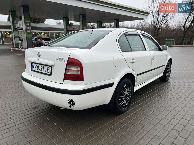 Лифтбек Skoda Octavia 2002 в Житомире