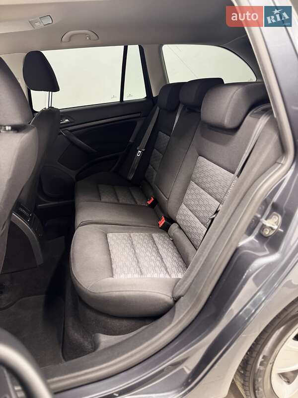 Универсал Skoda Octavia 2011 в Стрые