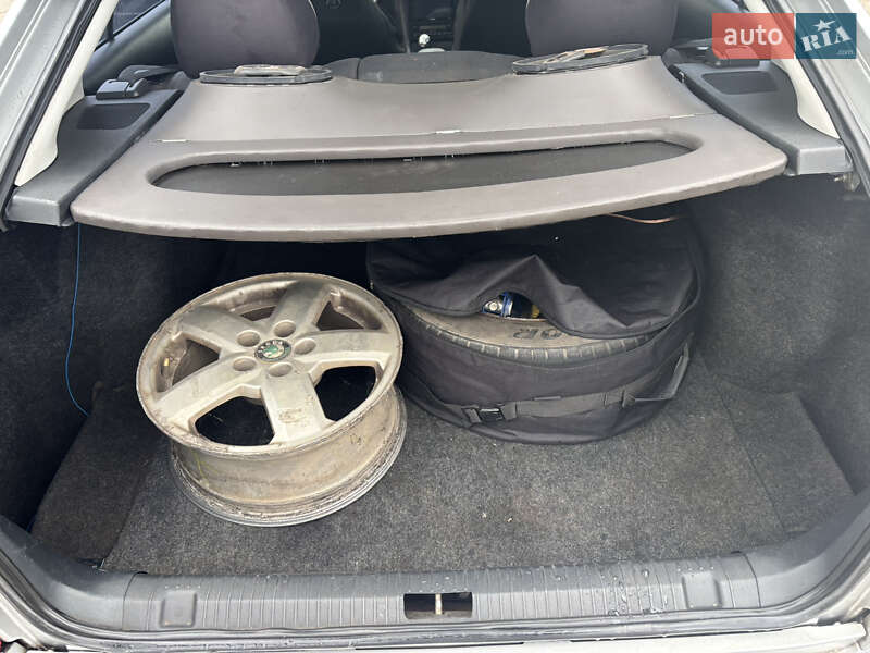 Лифтбек Skoda Octavia 2003 в Барышевке