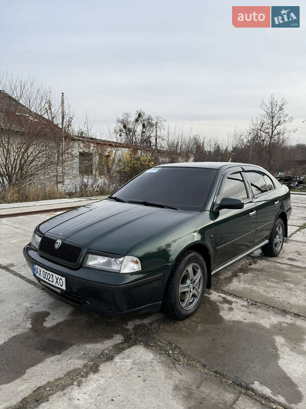 Ліфтбек Skoda Octavia 2000 в Ізюмі