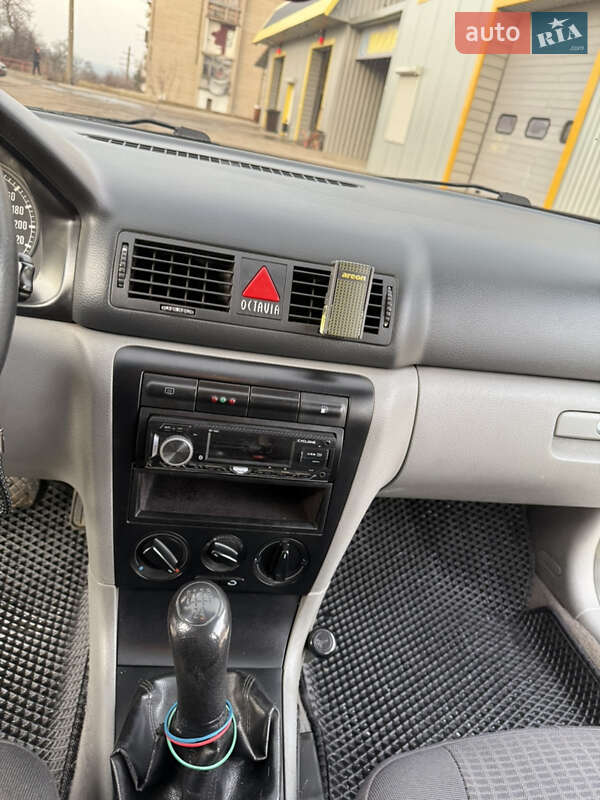 Ліфтбек Skoda Octavia 2000 в Ізюмі