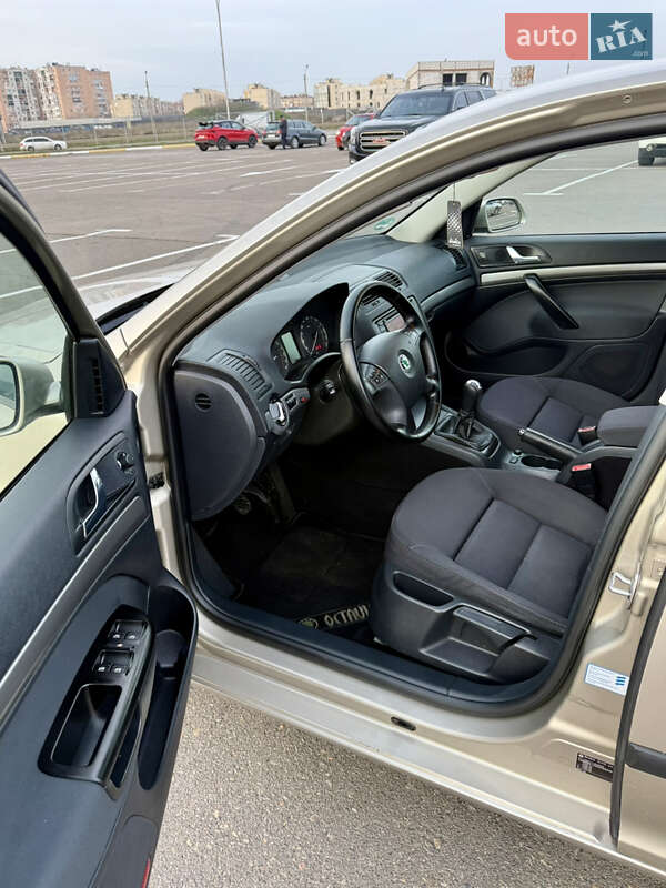Лифтбек Skoda Octavia 2006 в Одессе