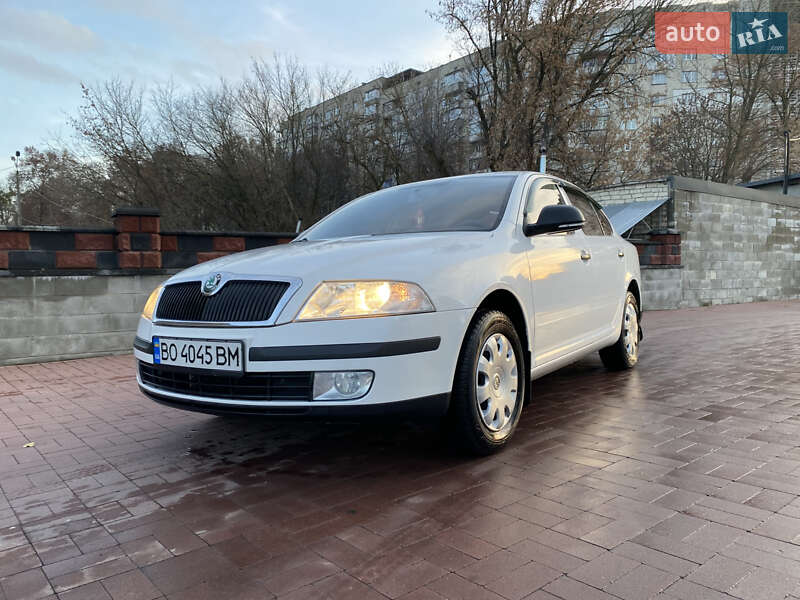 Лифтбек Skoda Octavia 2010 в Ровно