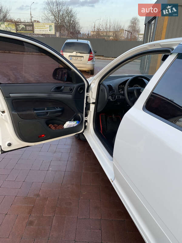 Лифтбек Skoda Octavia 2010 в Ровно