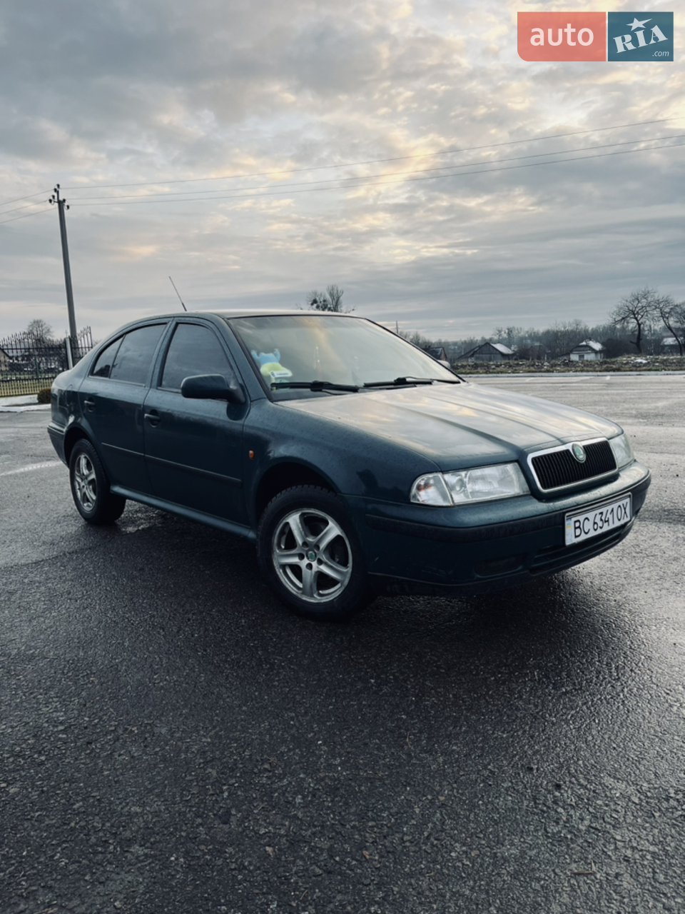Продам Skoda Tur, 1998р, 1.6 бензин, без газу(ніколи не було), авто повністю обслужене, таких авто в такому стані одиниці, по технічному все ідеально, по кузову ржавщин немає і ще довго не буде, машина взагалі не гнила, авто в одних руках більше 4років, та дуже багато вложено