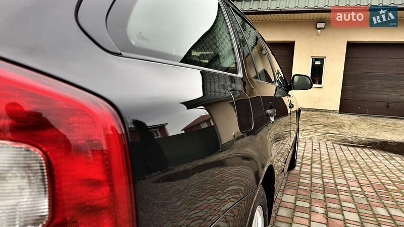 Универсал Skoda Octavia 2010 в Хороле