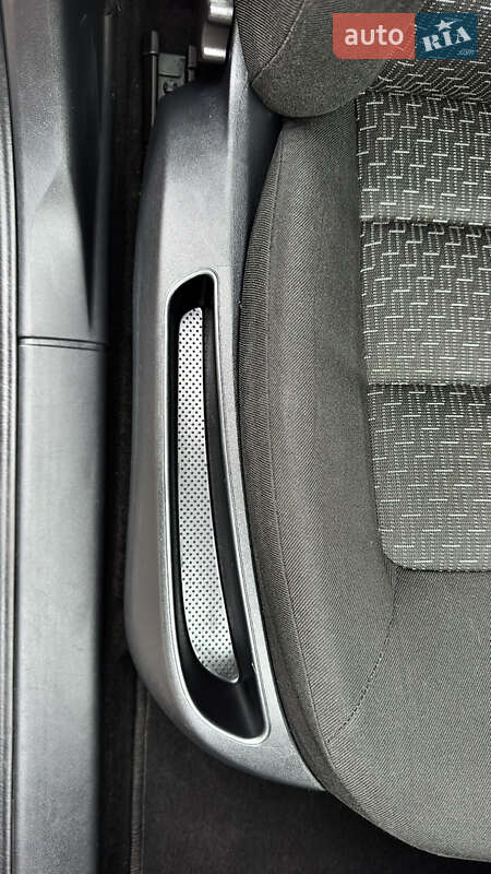 Универсал Skoda Octavia 2010 в Хороле