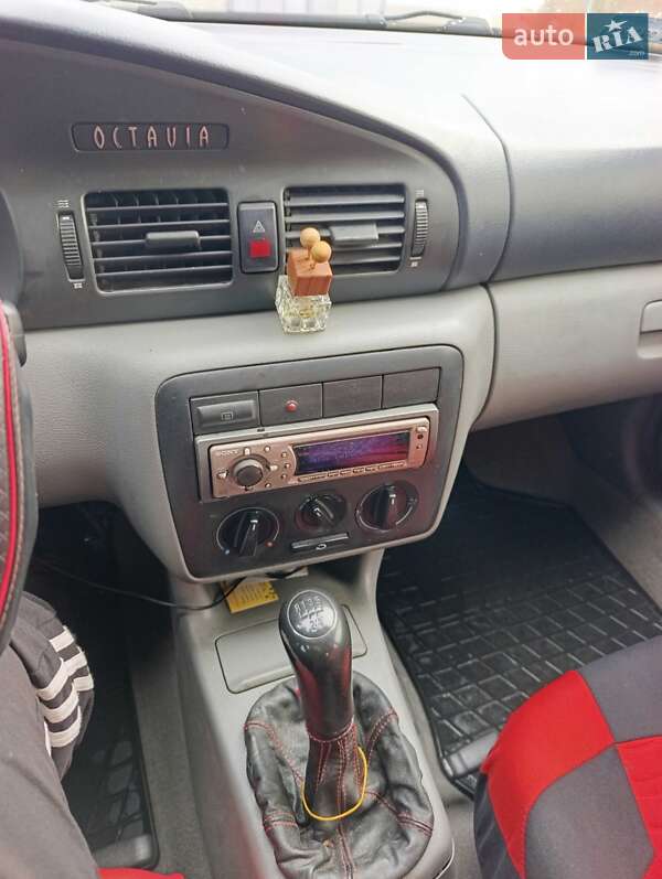 Лифтбек Skoda Octavia 2003 в Кременчуге