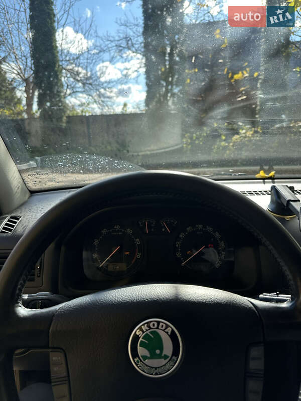 Лифтбек Skoda Octavia 2003 в Хмельницком
