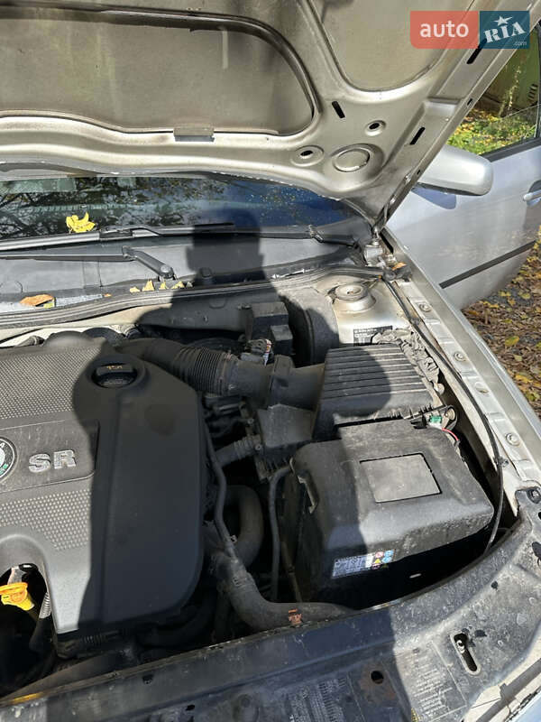 Лифтбек Skoda Octavia 2003 в Хмельницком