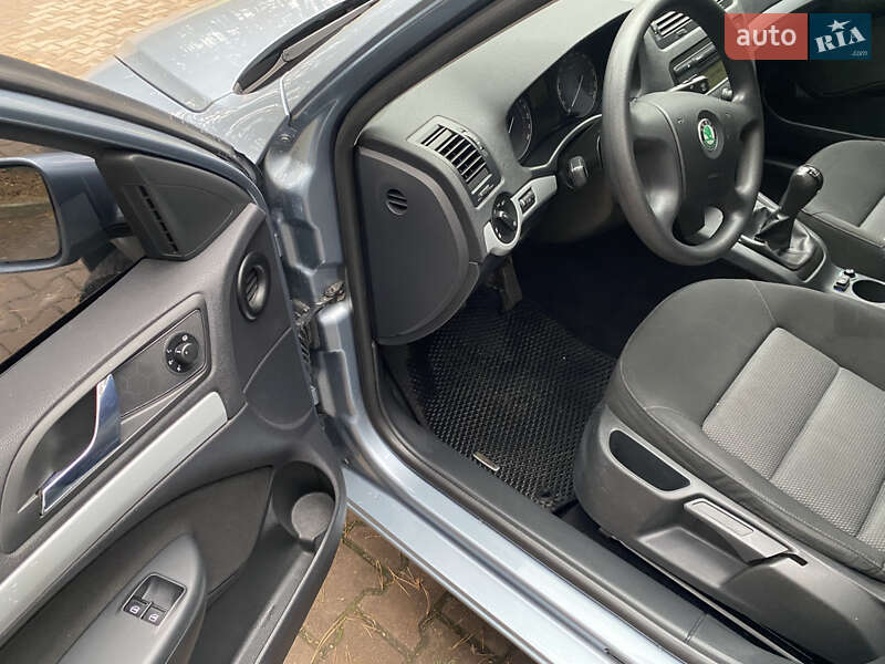 Лифтбек Skoda Octavia 2006 в Новояворовске