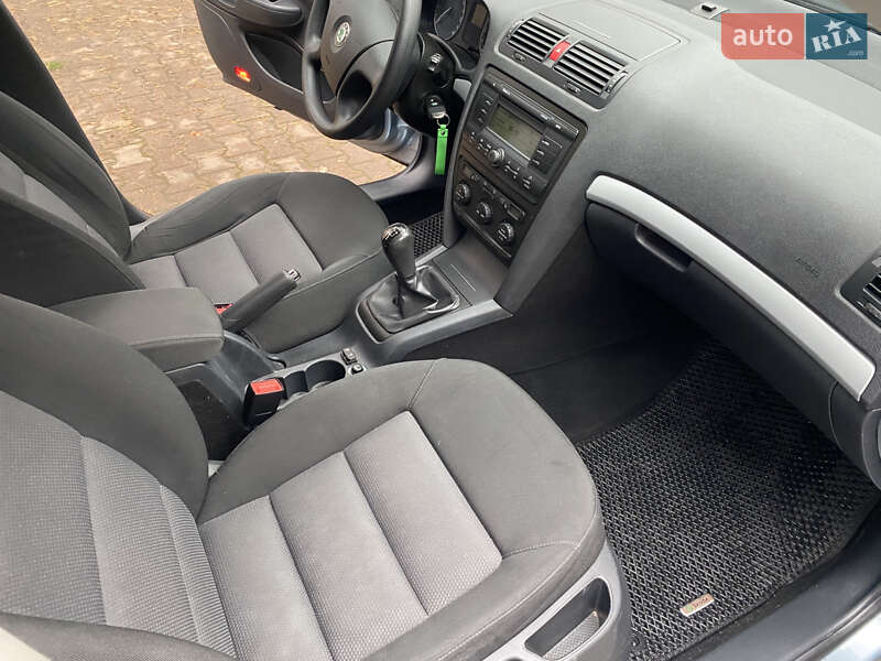 Лифтбек Skoda Octavia 2006 в Новояворовске