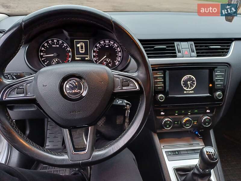 Универсал Skoda Octavia 2015 в Тростянце