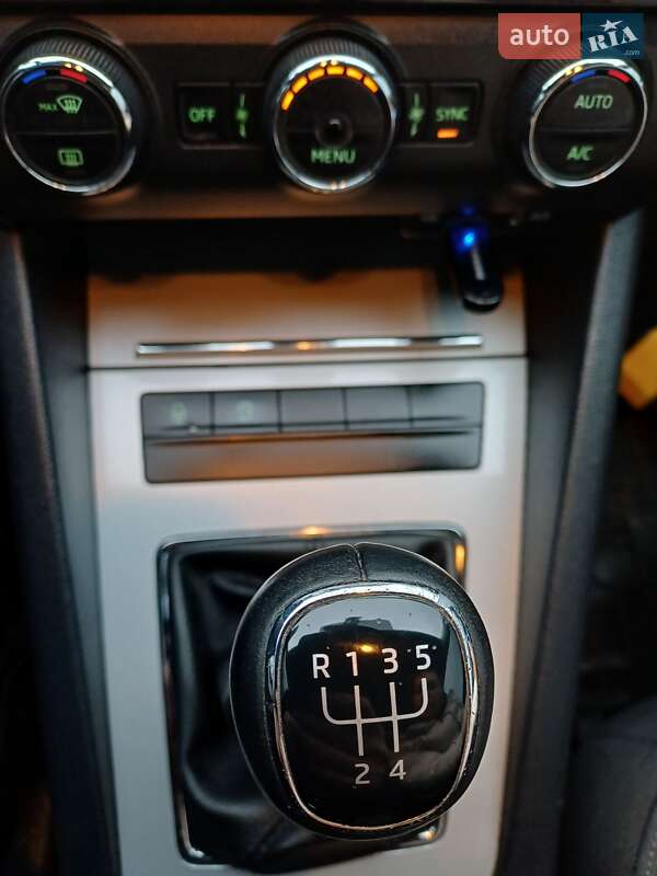 Универсал Skoda Octavia 2015 в Тростянце