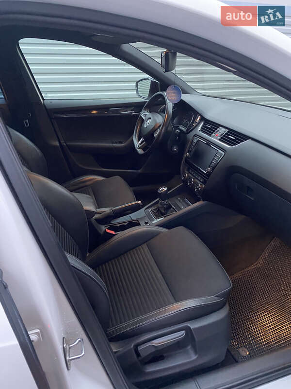 Универсал Skoda Octavia 2015 в Ужгороде