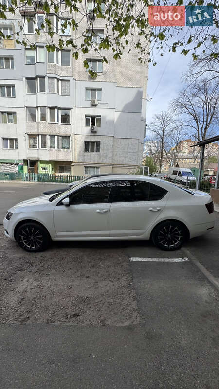 Универсал Skoda Octavia 2019 в Киеве