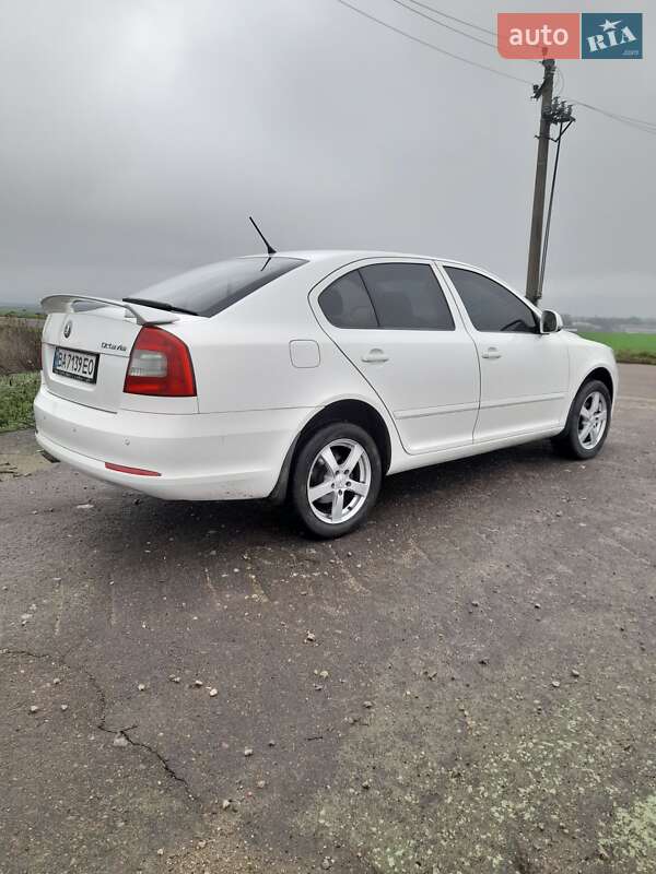 Лифтбек Skoda Octavia 2011 в Кропивницком