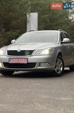 Универсал Skoda Octavia 2010 в Демидовке