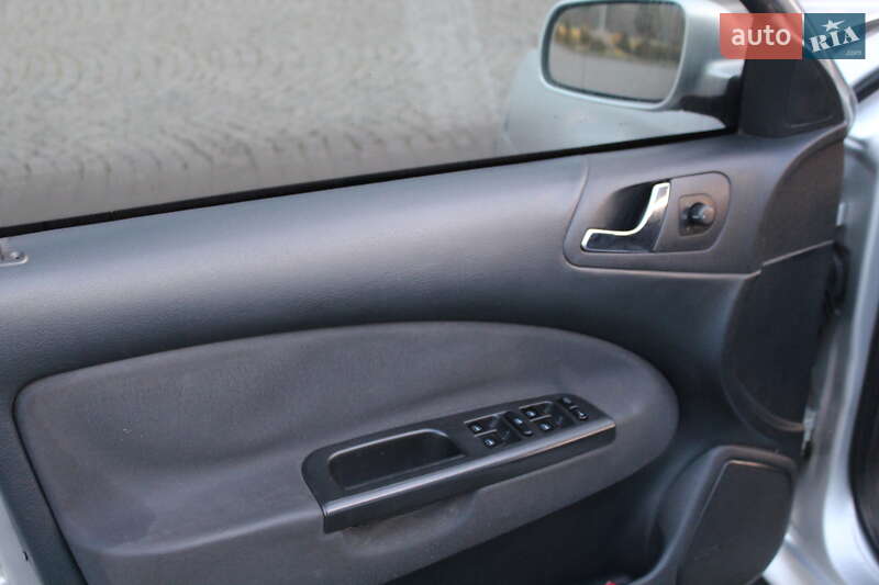 Ліфтбек Skoda Octavia 2004 в Жовкві фото 12 Ліфтбек Skoda Octavia 2004 в Жовкві