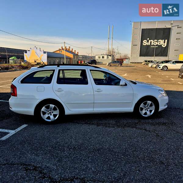 Універсал Skoda Octavia 2009 в Чернівцях