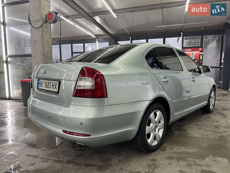Лифтбек Skoda Octavia 2009 в Ровно